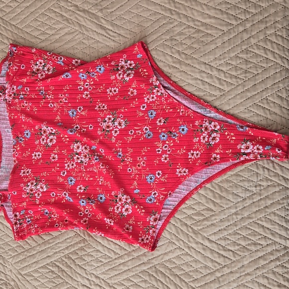 Socialite bodysuit ruffle sleeve floral red medium - Picture 8 of 9